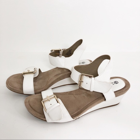 giani bernini sandals memory foam